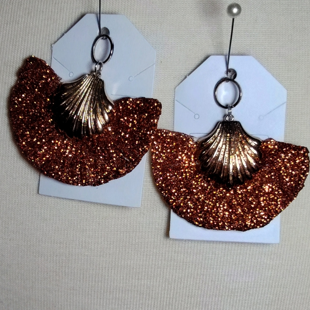 Pumpkin Orange Glitter Rafia and Gold Shell Earrings NWOT